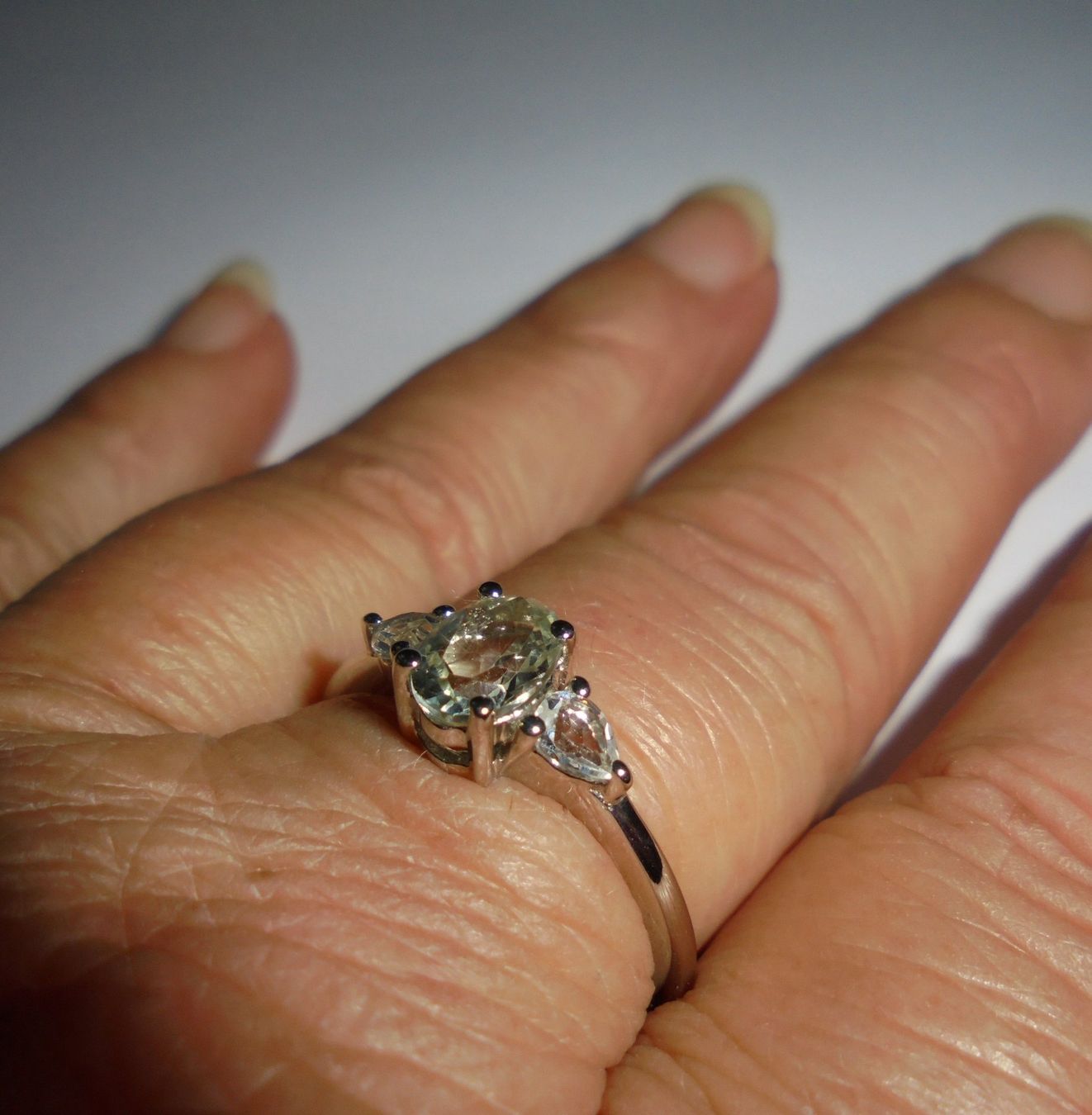 Ringe: Echtschmuck: Silberring Grüner Amethyst 18/56 – Neu (gemäss Beschreibung) aus Zuchwil von maumauchi