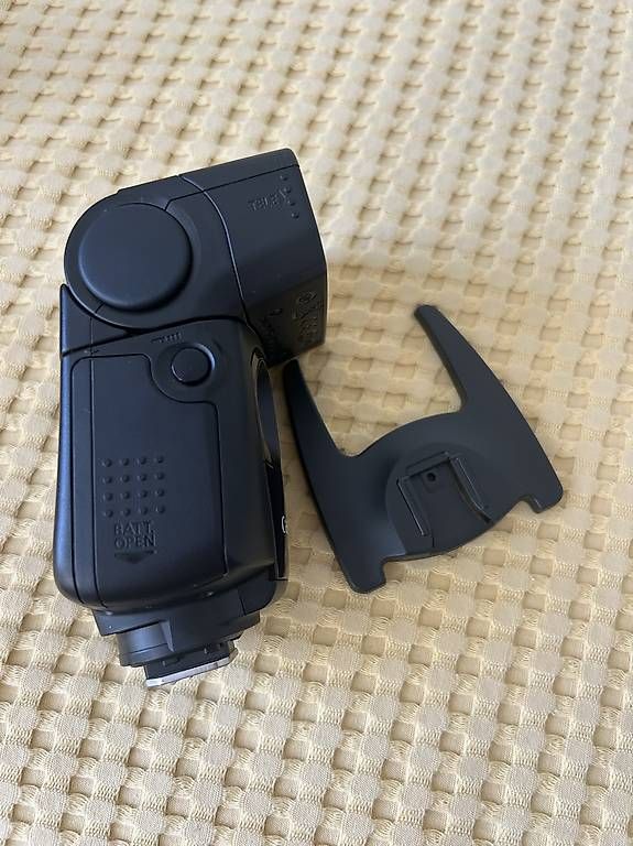 Blitze: Canon Speedlite 320 EX (Blitzgerät) – Gebraucht aus Wald ZH von al1ens 1