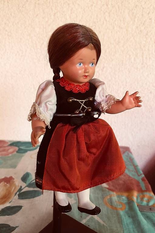 Bambole: Original antike Berner Trachten-Puppe, 20 cm – Usato da Herrliberg venduto da els_r8qb 1