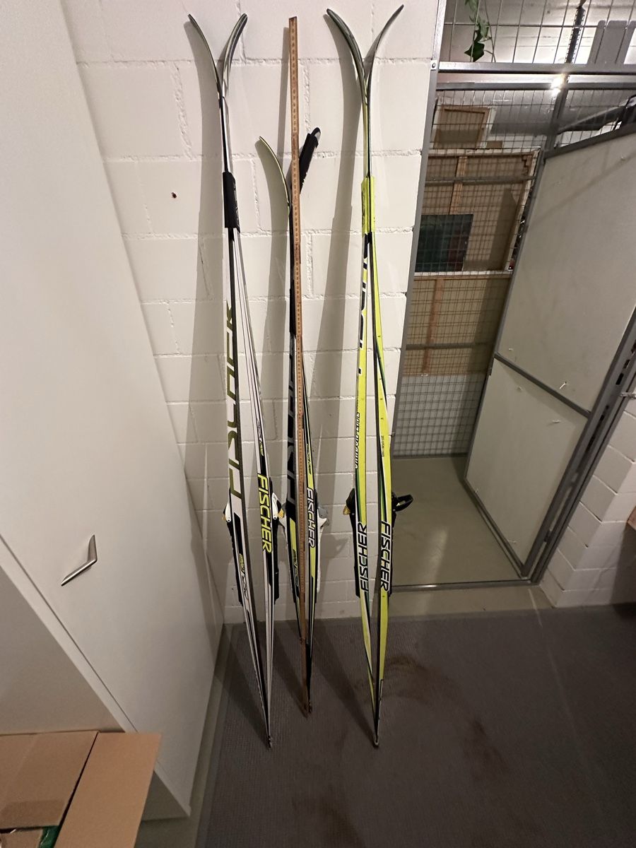 Skis: Komplettsets Microschuppe Damen – Gebraucht aus Erlinsbach SO von Silya 1