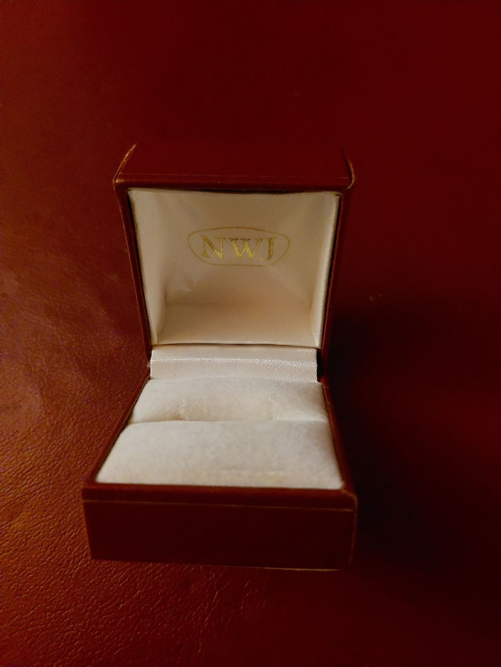 Portagioie: Schmuckschatulle NWI rot-gold Valess, leere Ringbox – Usato da Büttikon AG venduto da lca_v7pb 1