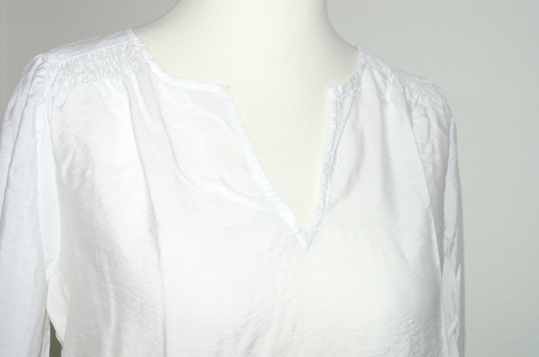 Blusen: lässige schlichte Bluse, langarm, Gr. 36/38, in offwhite – Gebraucht aus Grüt (Gossau ZH) von o-nyx 1