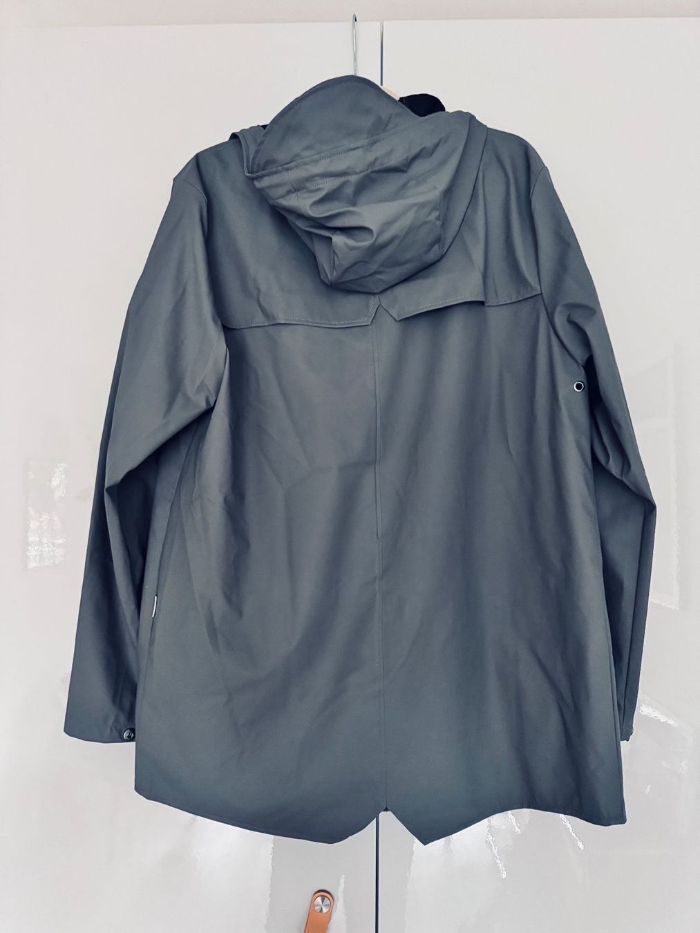 Rains Giacche: RAINS Regenjacke Grau Grösse M – Usato da Ennetbaden venduto da DanielCPH 1