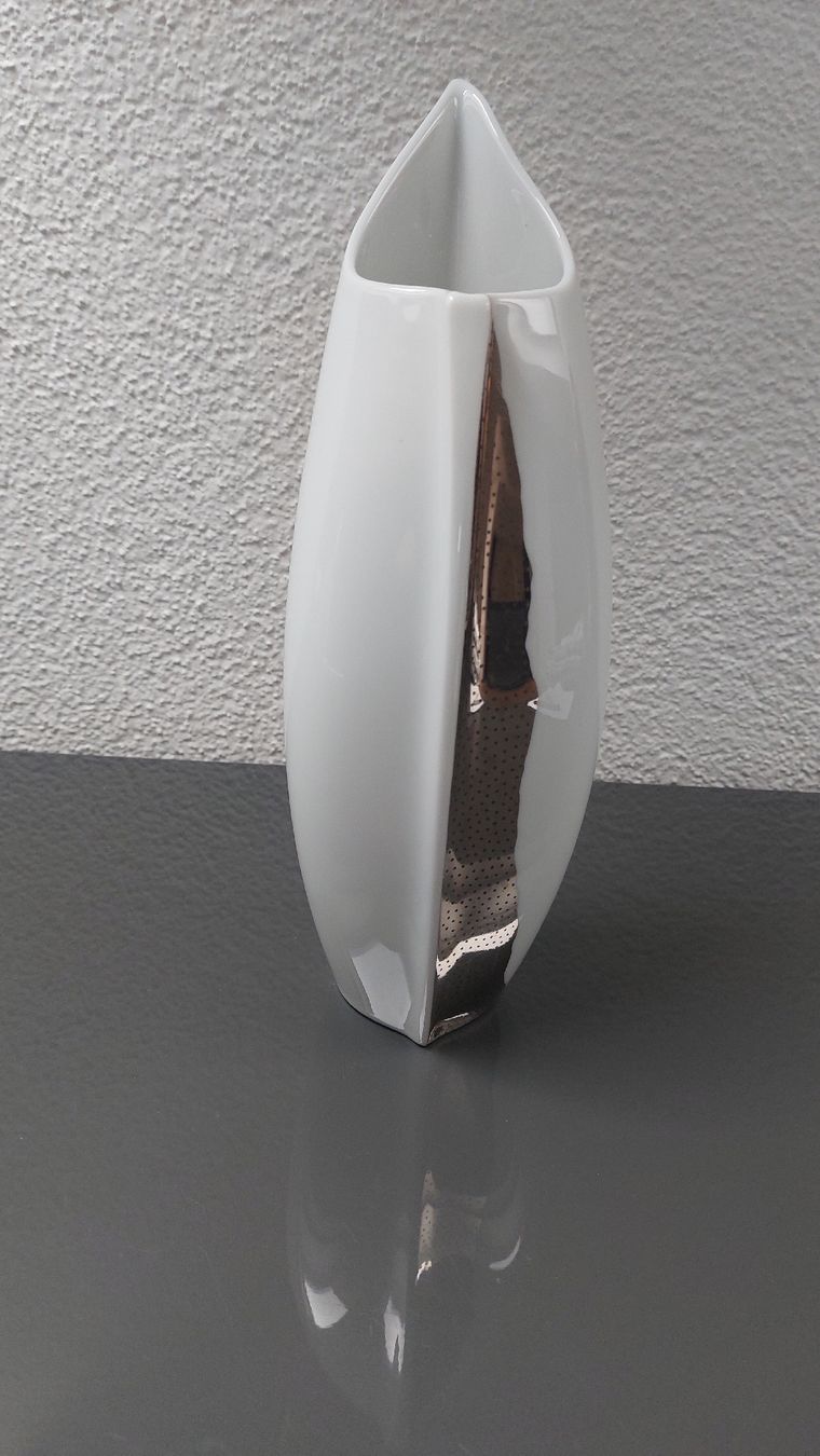 Rosenthal Vasen & Gefässe: Rosenthal Vase Weiss, Dekor mit Silber, – Gebraucht aus Rain von Lillyfra
