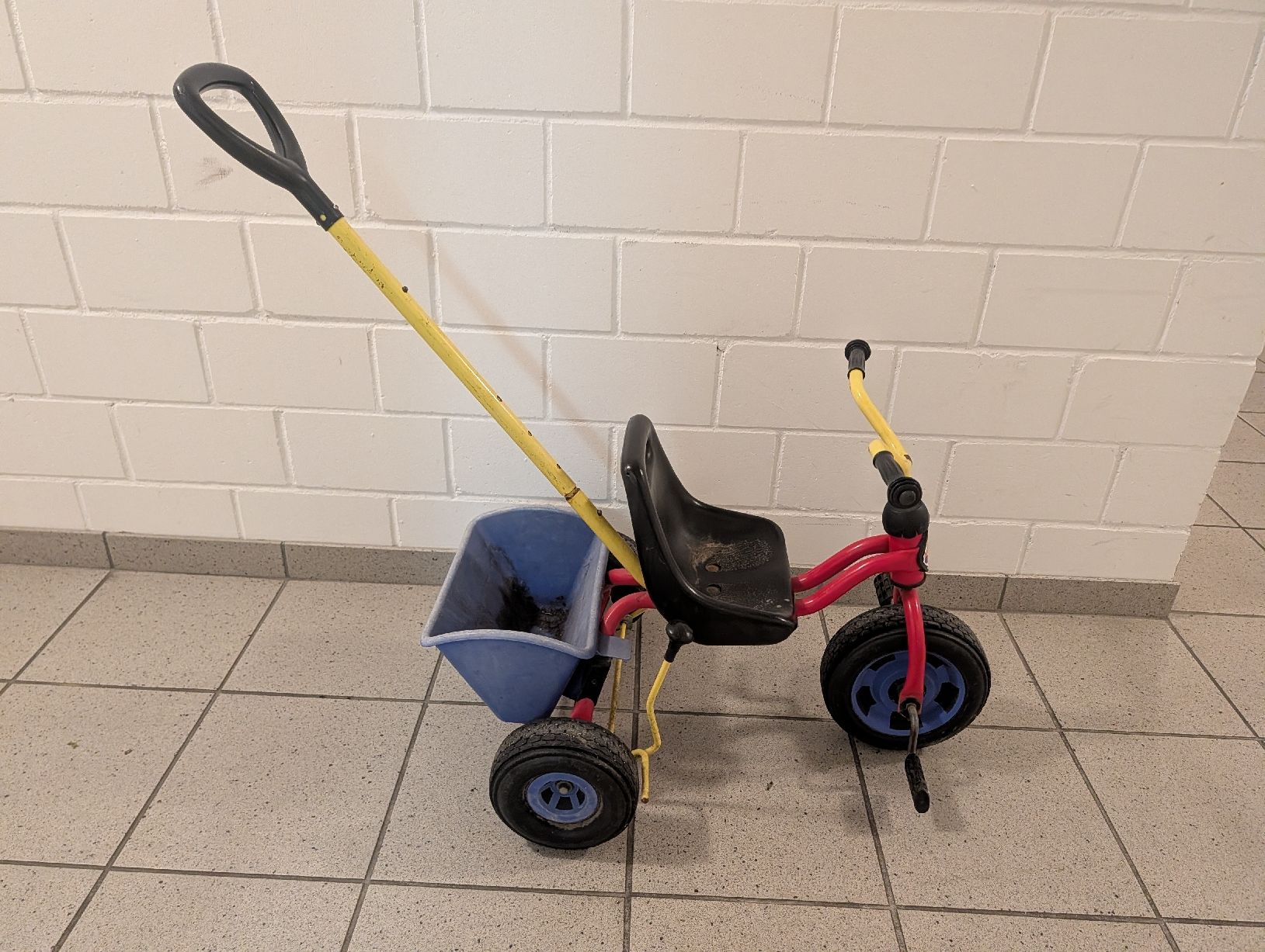Veicoli per bambini: Dreirad mit Lenkstange – Usato da Stüsslingen venduto da mar_6rh2