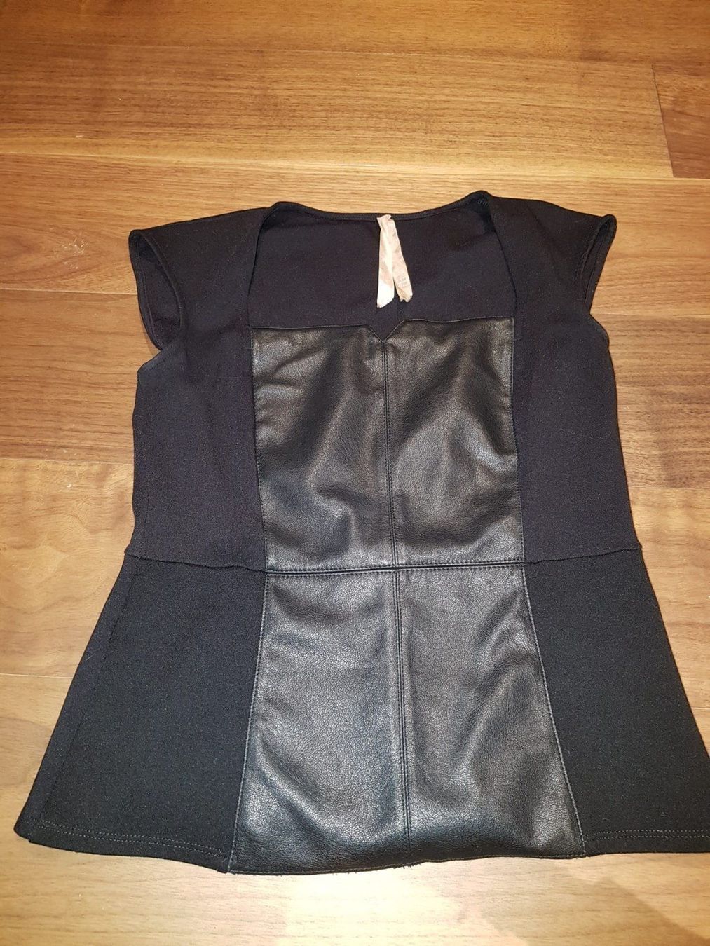 Top: Top Bailey44 en simili cuir - taille M – Usato da St-Sulpice VD venduto da juhdu