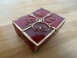 Doxe Box aus Muschel ( gefärbt )