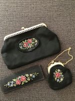 Tolles Set/Etuis mit Stickereien