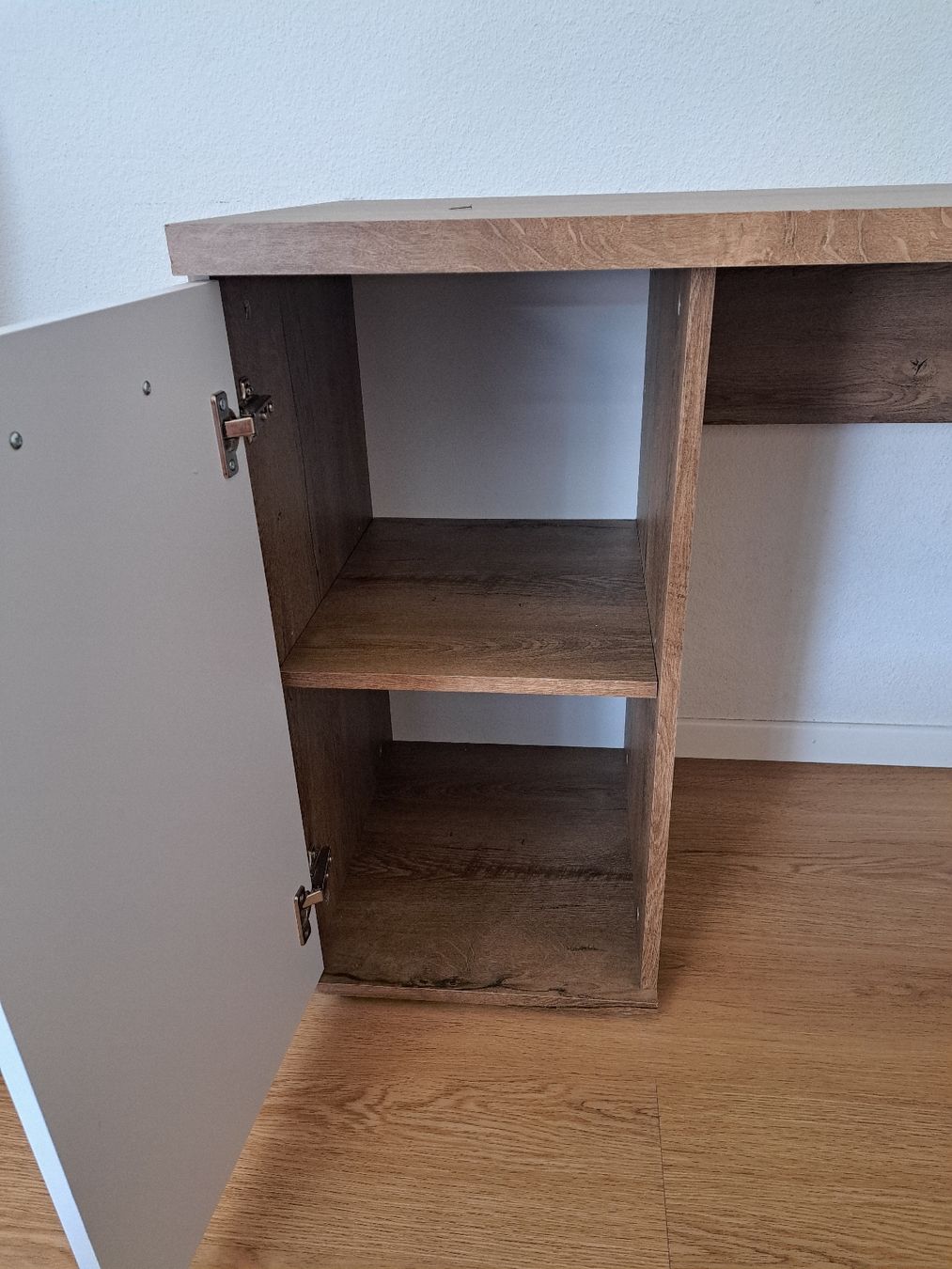 Scrivanie: Bureau 4 tiroirs et 1 porte  – Usato da Hauterive NE venduto da meli_ss24 2