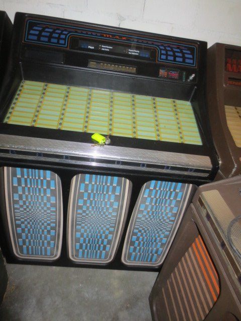 Rock-Ola Jukebox: Jukebox Max Revidiert – Usato da St.Gallenkappel venduto da Spielautomaten 7