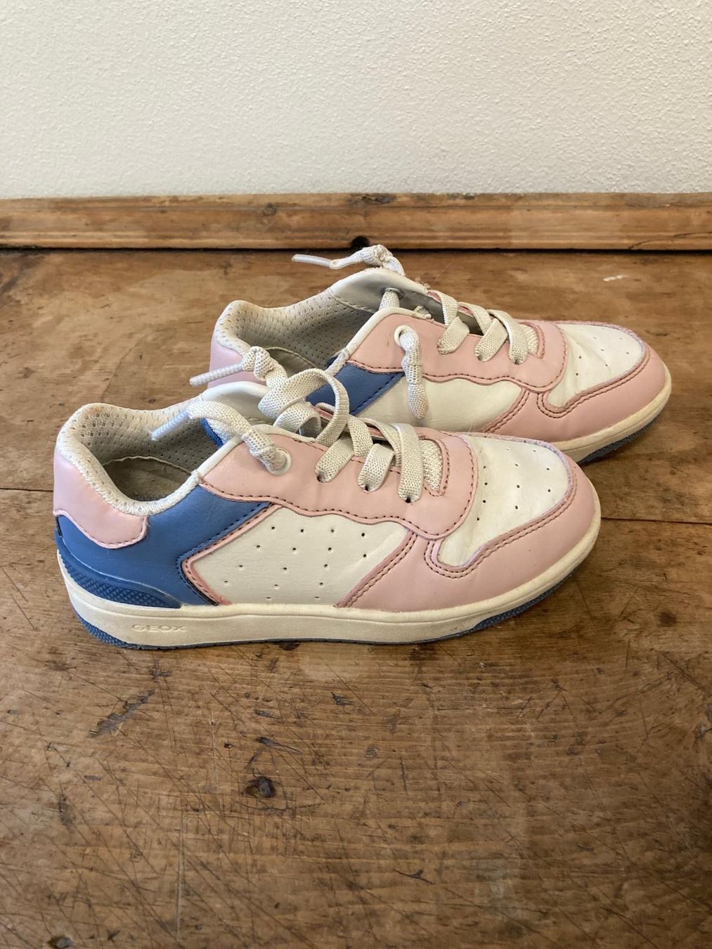 Geox Schuhe für Mädchen: Geox Mädchen Sneaker Grösse 29 – Gebraucht aus Davos Frauenkirch von p.lugnan 1