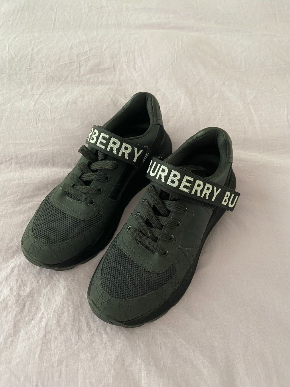 Burberry Scarpe da donna: Burberry Sneakers Nr. 39 – Nuovo (secondo la descrizione) da Othmarsingen venduto da Pandabaerchen 1