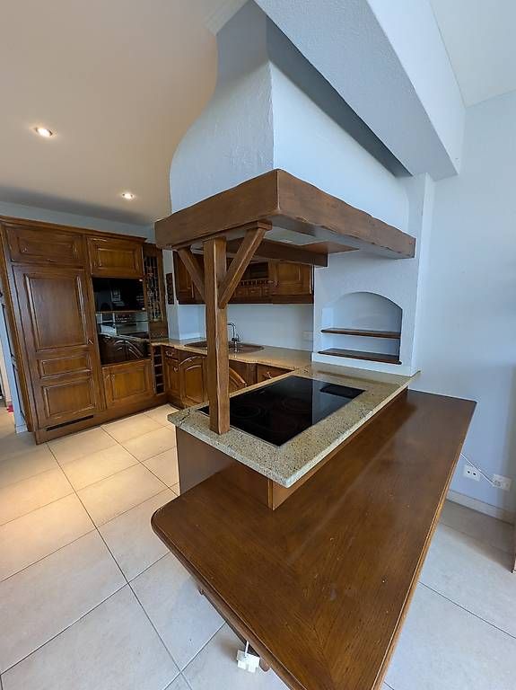 Cucine complete: Cuisine agencée en bois massif / granit – Usato da Echallens venduto da TL1040 4