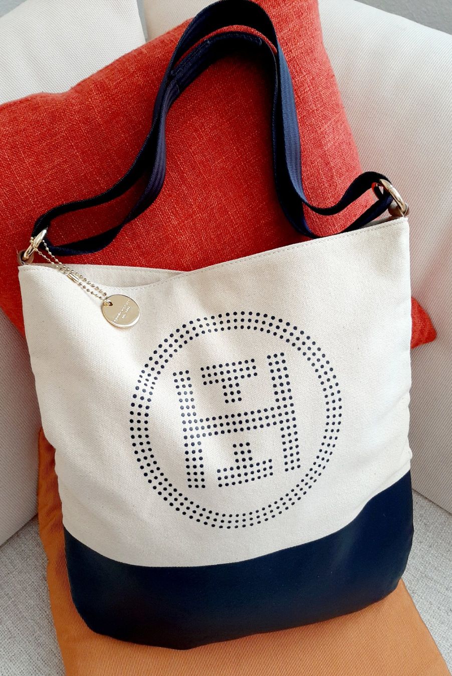 Tommy Hilfiger Taschen für Damen: Schöne Tasche! – Gebraucht aus Allschwil von Weyli18