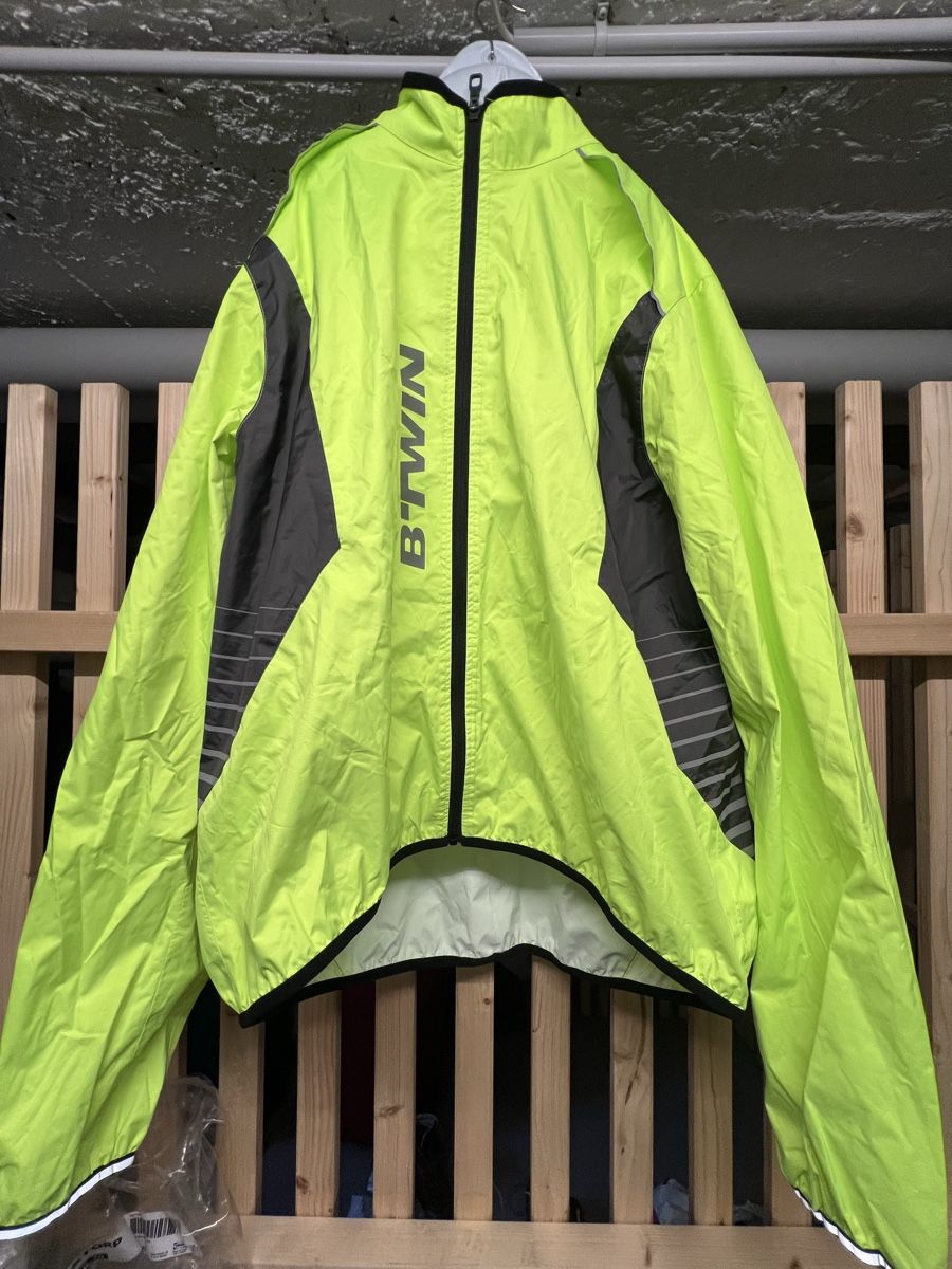 Decathlon Lotti di vestiti: B'Twin cycling set helmet jacket and gloves used – Nuovo (secondo la descrizione) da Basel venduto da luc_8ghp 9