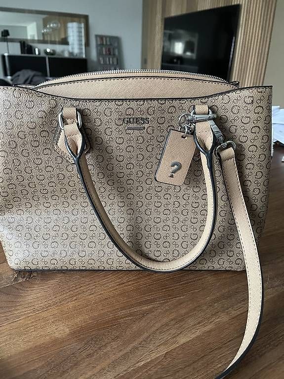 Taschen für Damen: Guess Handtasche hellbraun – Gebraucht aus Rütihof von sus_6r5m 3