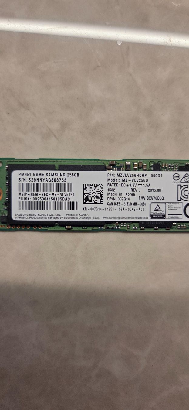 Samsung Dischi rigidi: Samsung 256GB SSD NVMe – Usato da Zihlschlacht venduto da vogelgrip 1