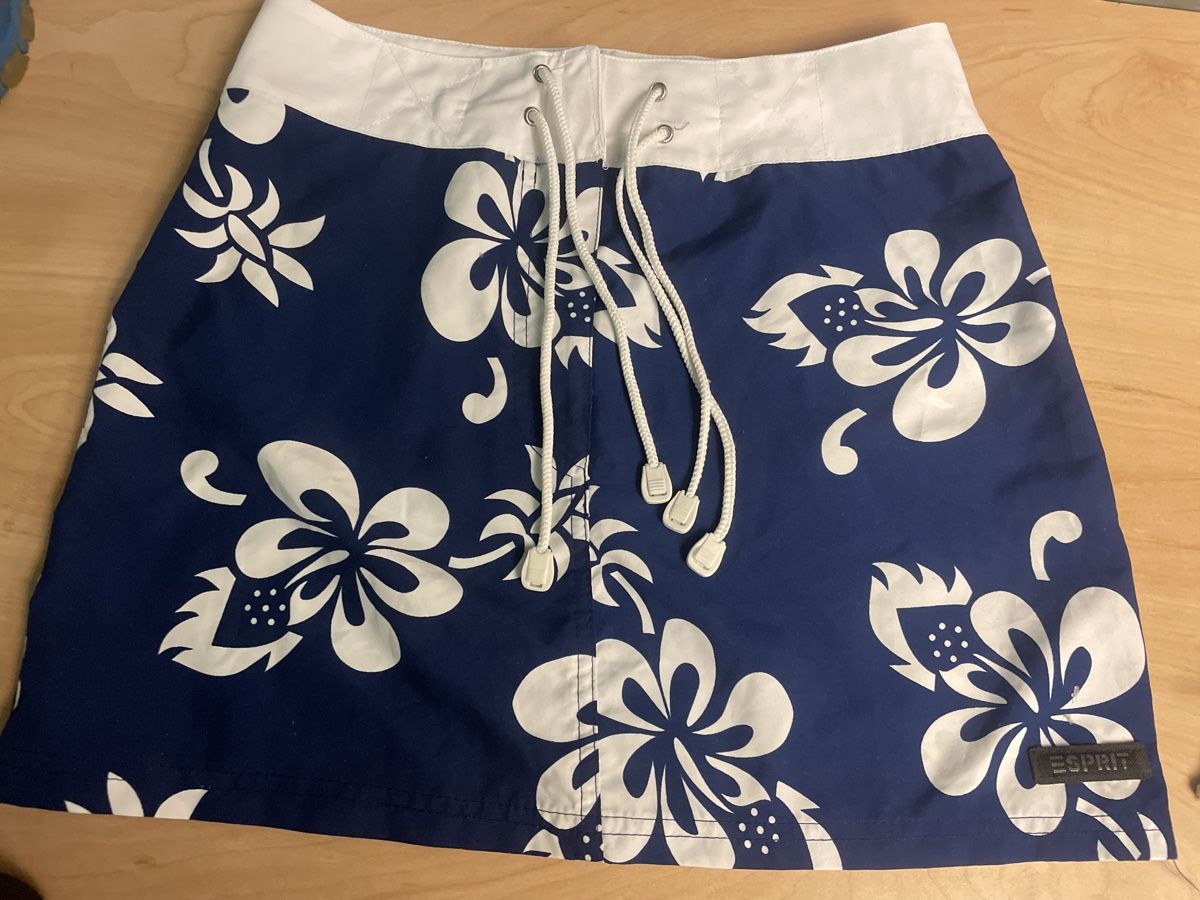 Esprit Vestiti & Gonne: Neuer Esprit Badejupe, Blumenmuster, Gr.176 – Nuovo (secondo la descrizione) da Obergerlafingen venduto da cabo4