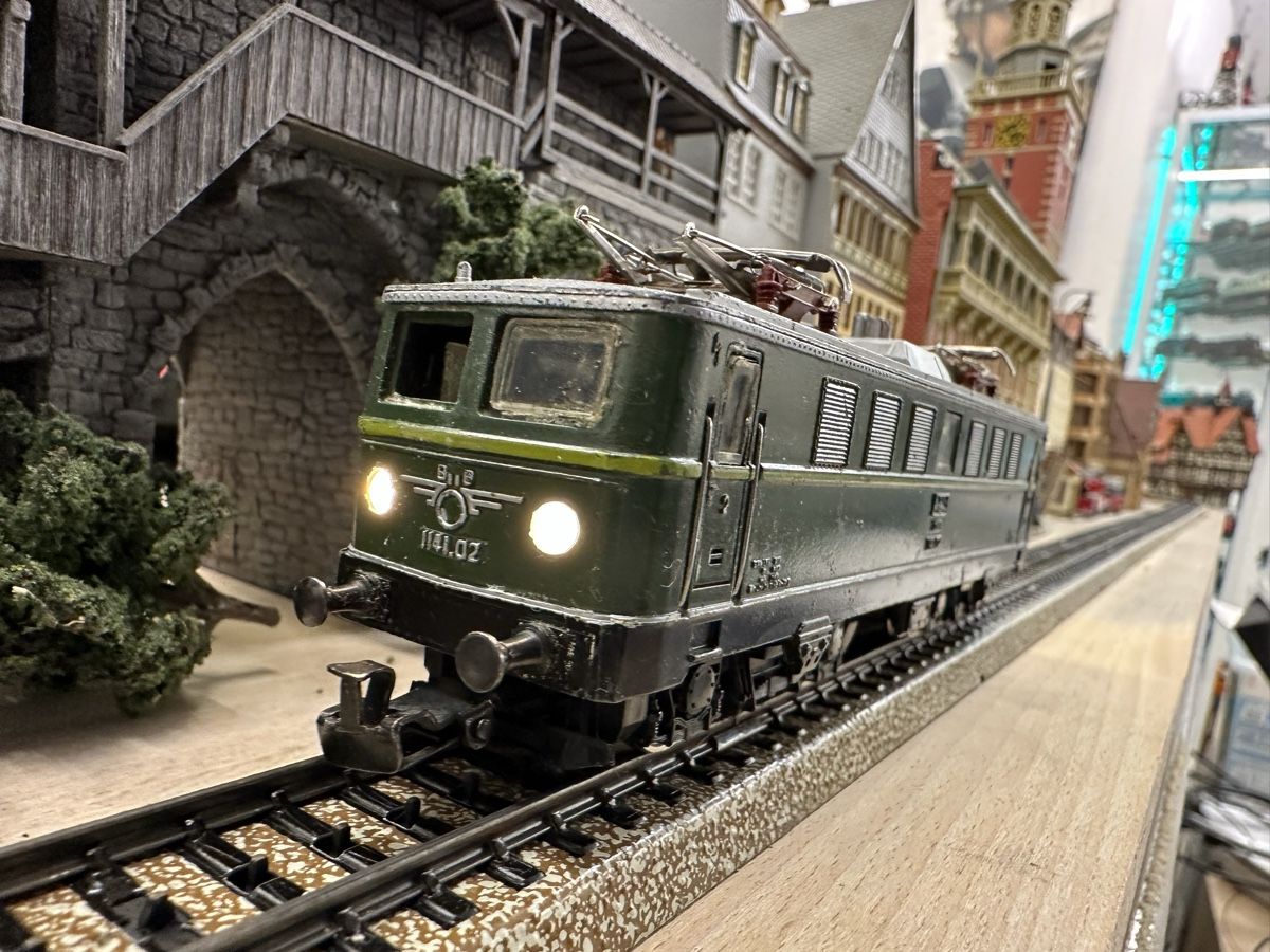 Märklin Modellini di ferrovie: Märklin 3036 ÖBB BR 1141 – Usato da Lupsingen venduto da New-Haven