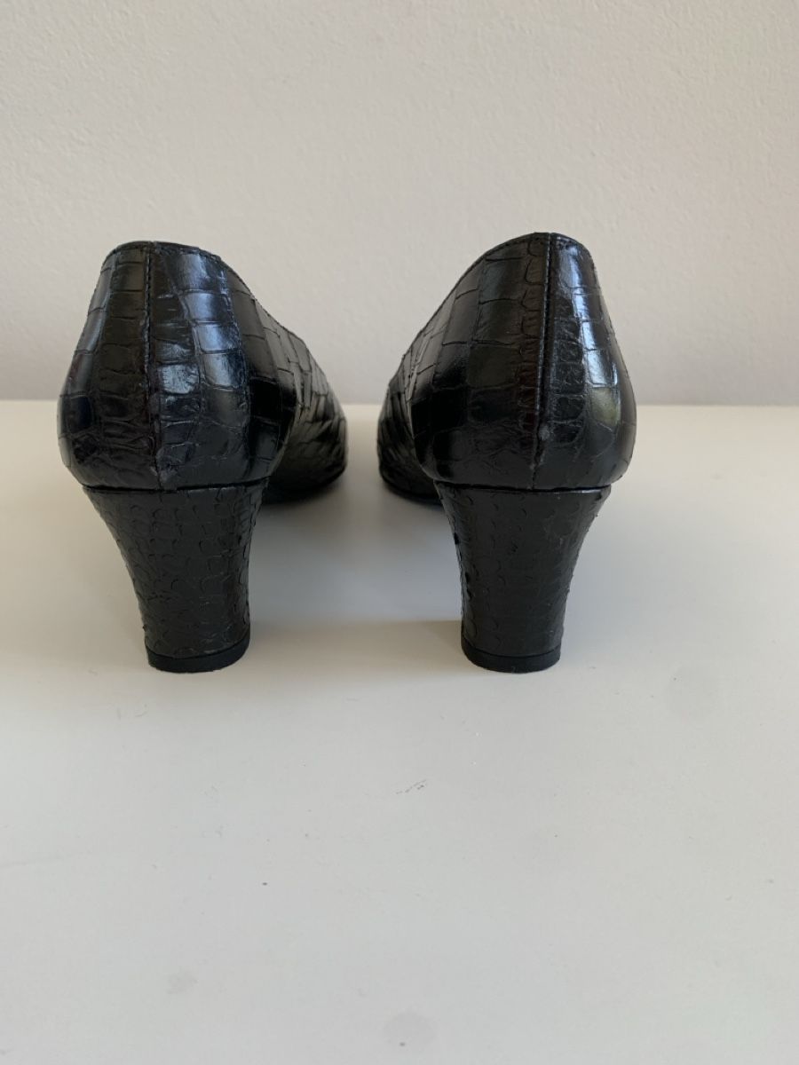 Stuart Weitzman Scarpe da donna: Stuart Weitzman: Chicer schwarzer Pumps in Kroko-Optik, 37 – Usato da Luzern venduto da designluzern 3