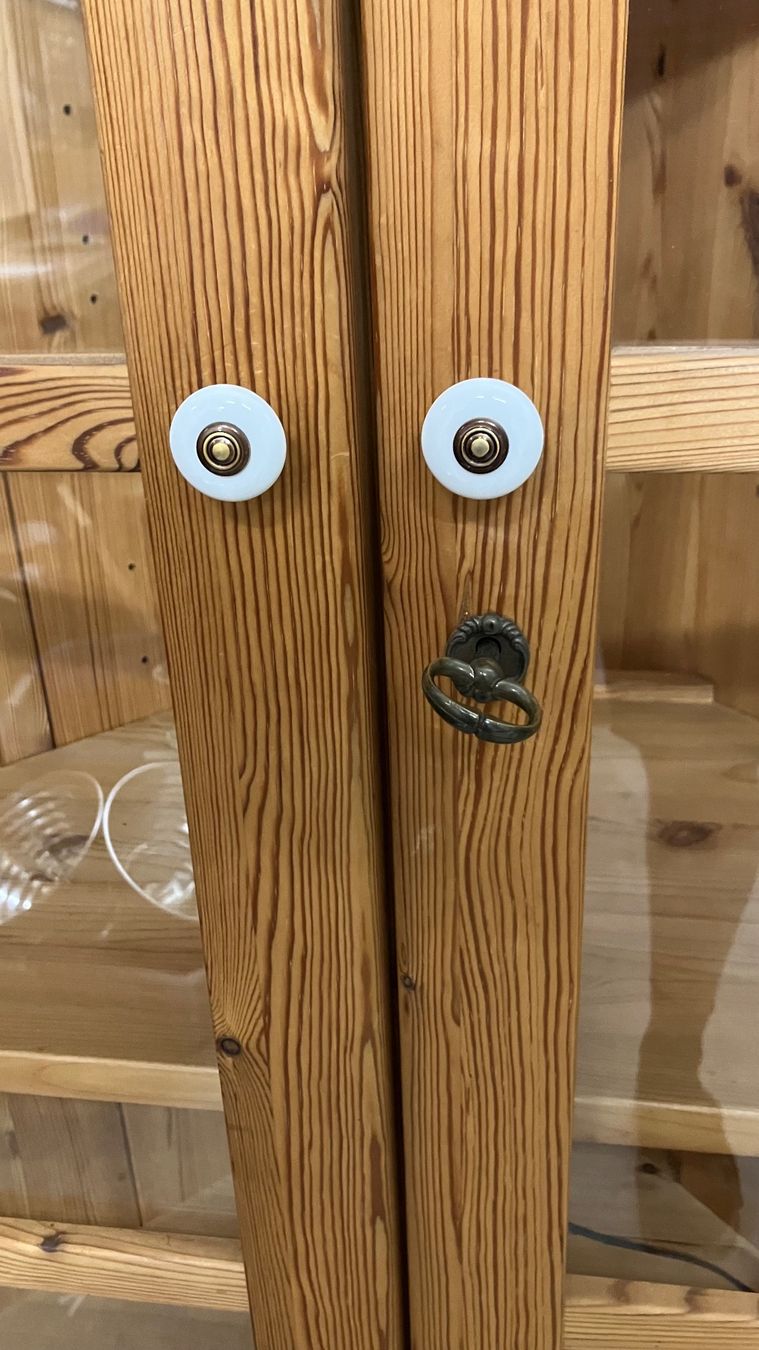 Vitrinen: Eck Vitrine Möbel – Gebraucht aus Winterthur von Lichtsignal01 2