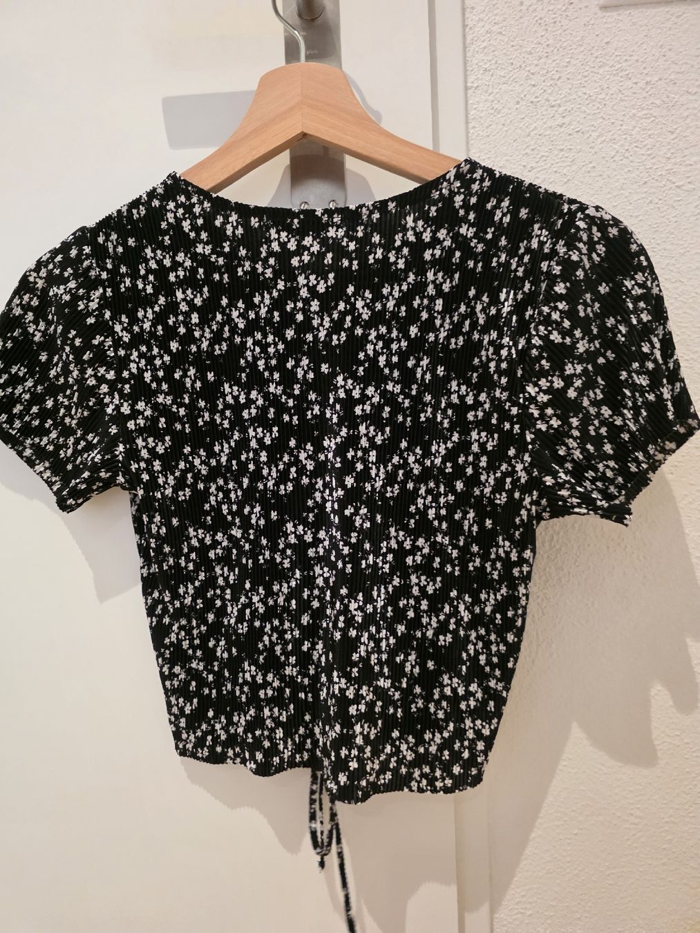 Pull&Bear T-shirts: Damen Top Blumenmuster Grösse S  – D'occasion à Ibach par wave99 1