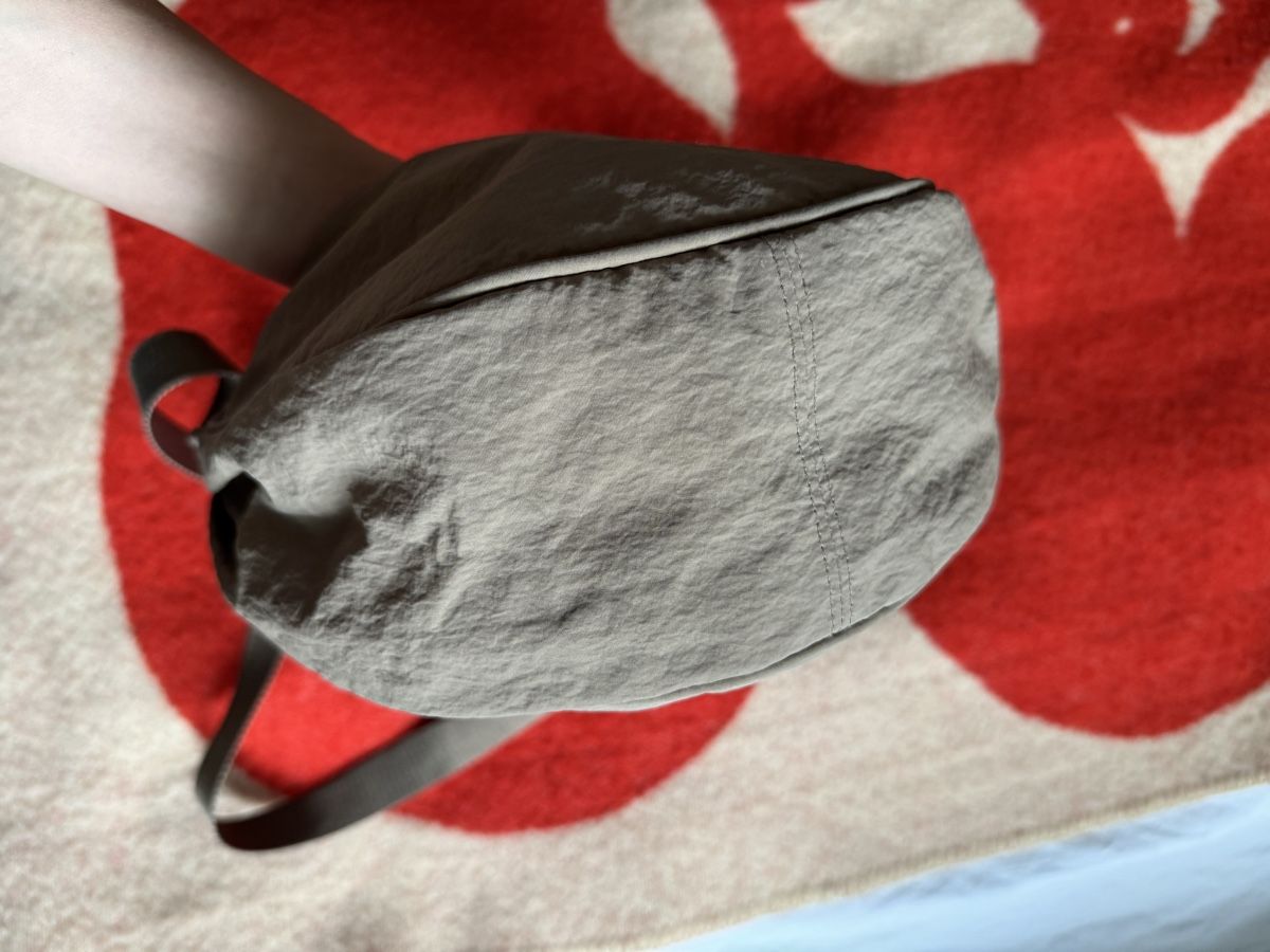 Uniqlo Borse: Uniqlo Round mini shoulder bag – Usato da Basel venduto da wik_9tlk 2