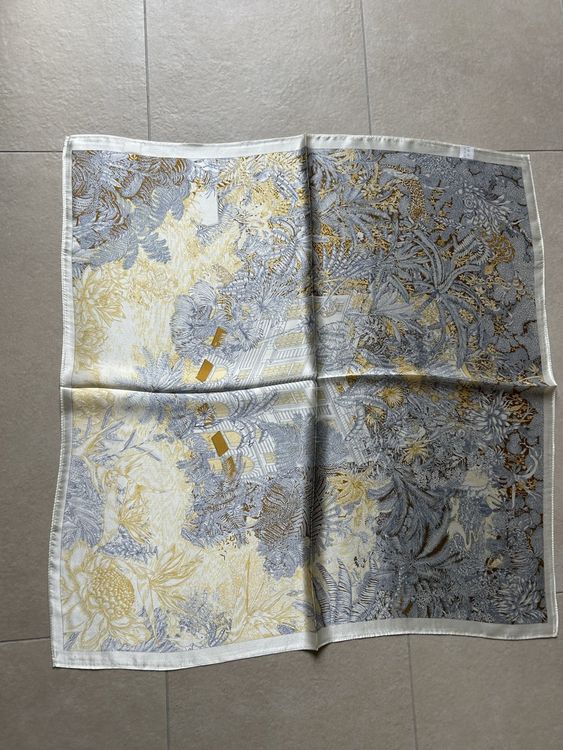 Un chapeau feutre orné d'une fleur en velours - Marie Claire