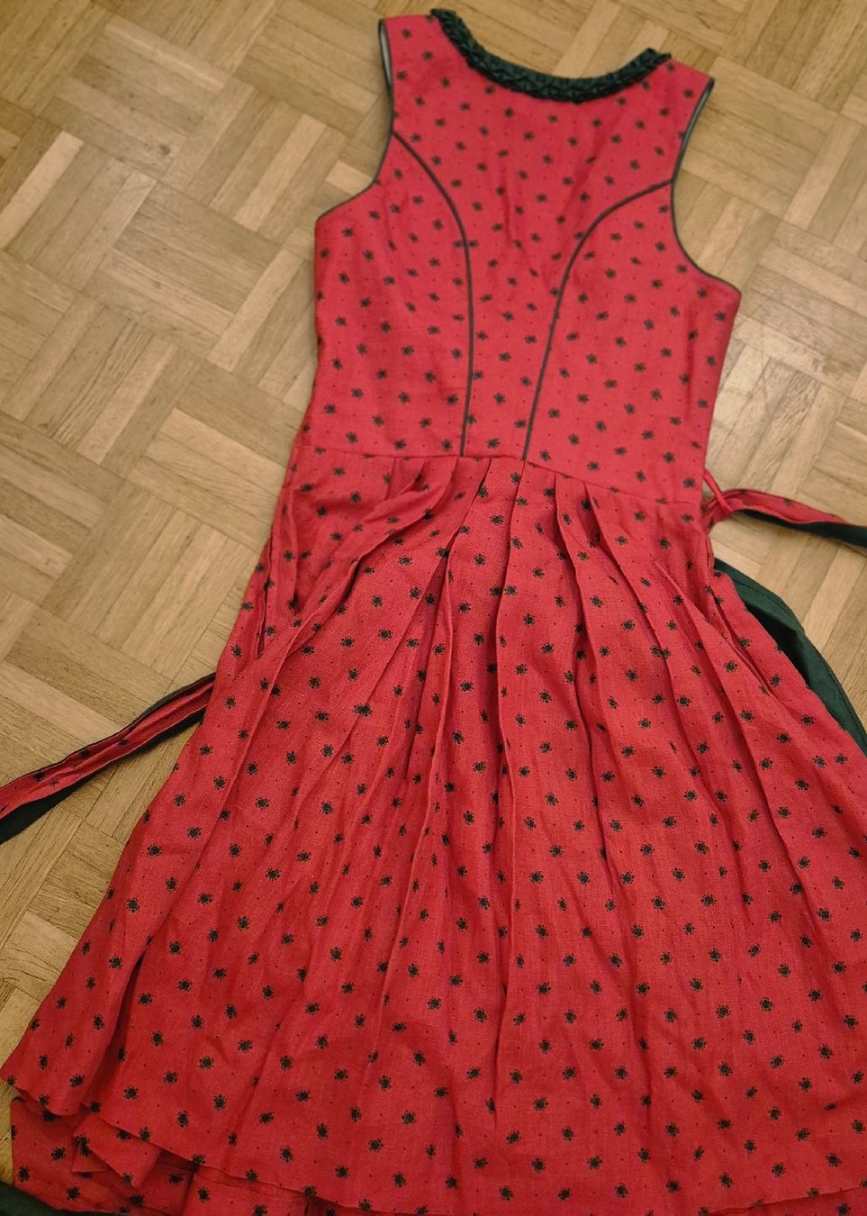 Kleider: Dirdl Köeid Gr 34, Hand Made – Gebraucht aus Münchenstein von yes_l59n 1