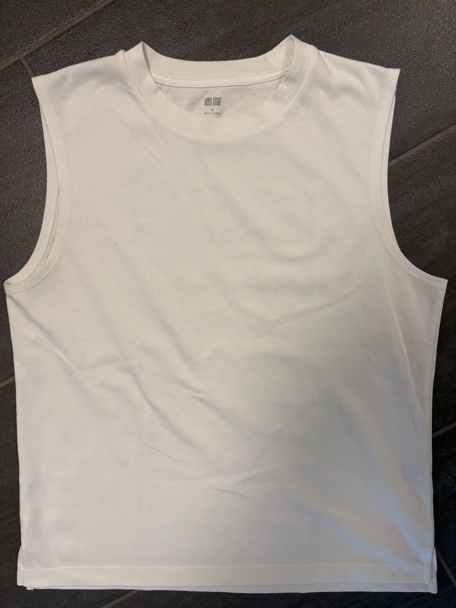 T-shirt: Uniqlo Tank Top M – Usato da Rümlang venduto da svent 2
