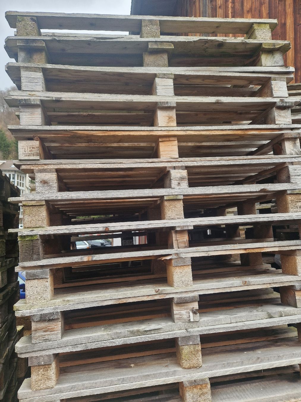 Pallets: Gebrauchte Euro- und Einweg-Palette. – Usato da Muttenz venduto da Nnaa 2