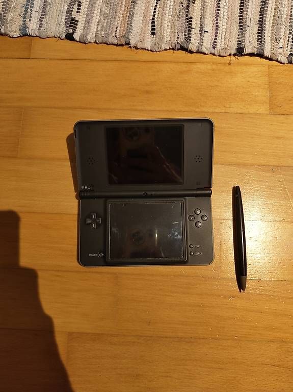 Konsolen: Nintendo DSi XL – Gebraucht aus Einsiedeln von Matteo_123 1