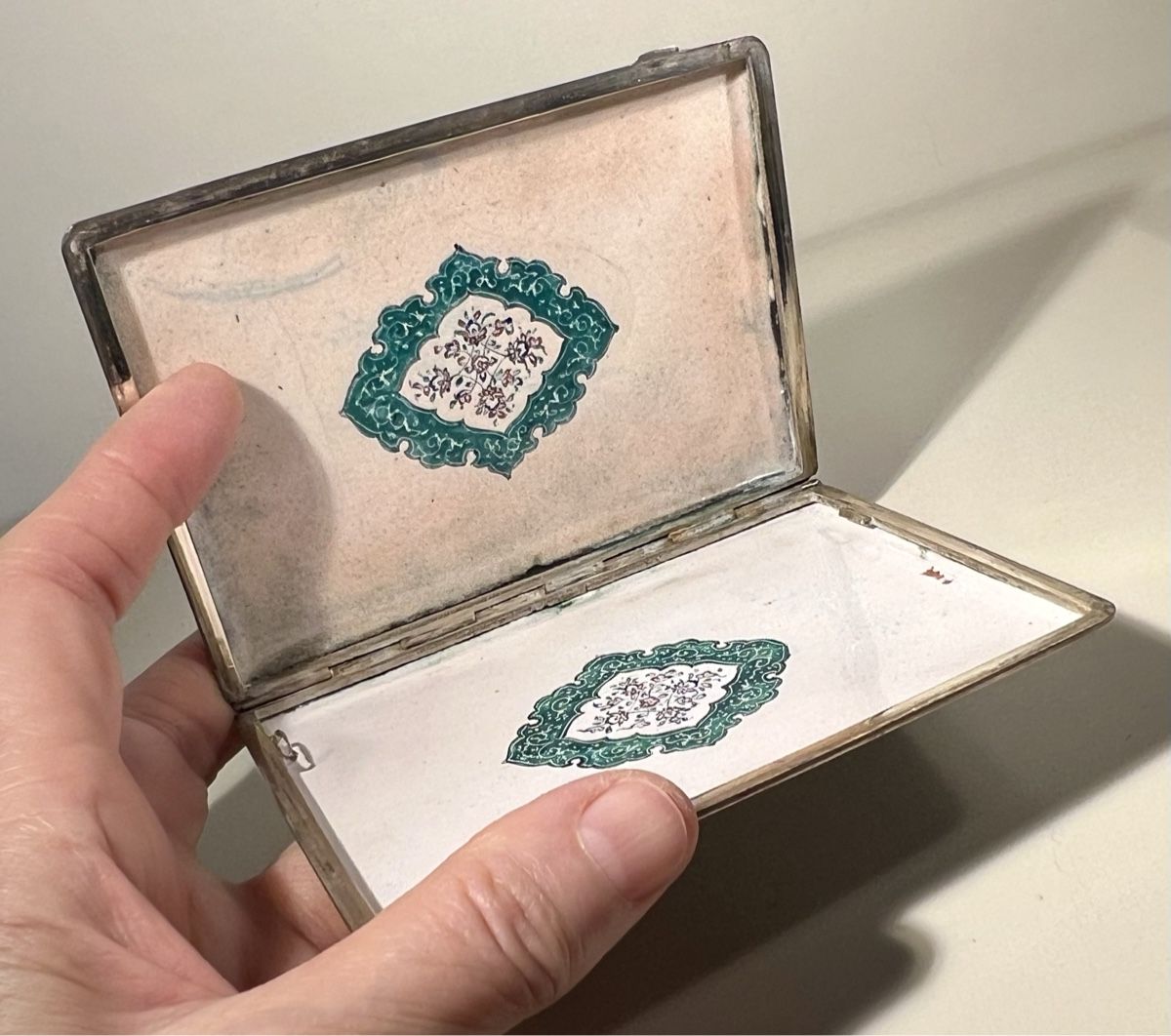 Barattoli: Boîte à cigarettes ancienne, argent, Perse, émail peint main – Usato da Genève venduto da DELIRBEADS 1