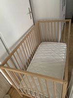 Babybett aus Holz + Matratze