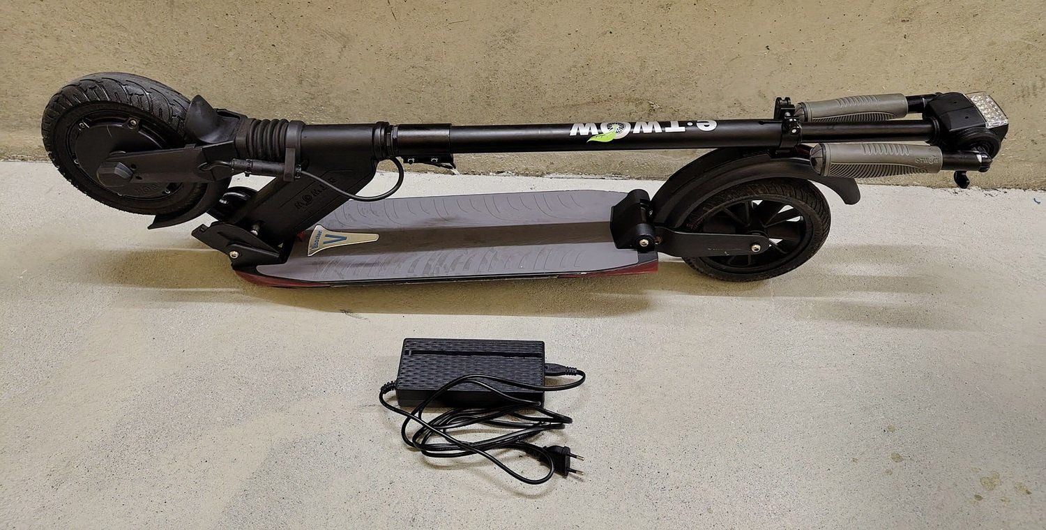 Kickboard: Trottinette électrique E-TWOW Booster V – Usato da Le Grand-Saconnex venduto da retrogamecollector 1