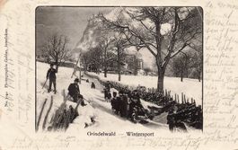 Grindelwald (BE) Winterszene mit Schlitten und Skifahrern