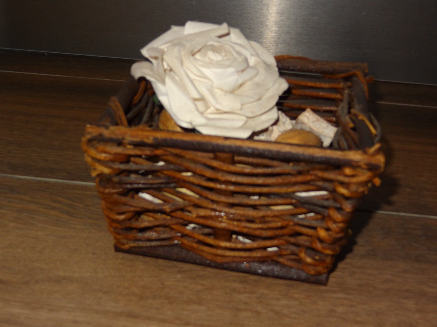 Tutte le decorazioni: Déco panier en bois avec rose décorative – Usato da Satigny venduto da salvatore73 6