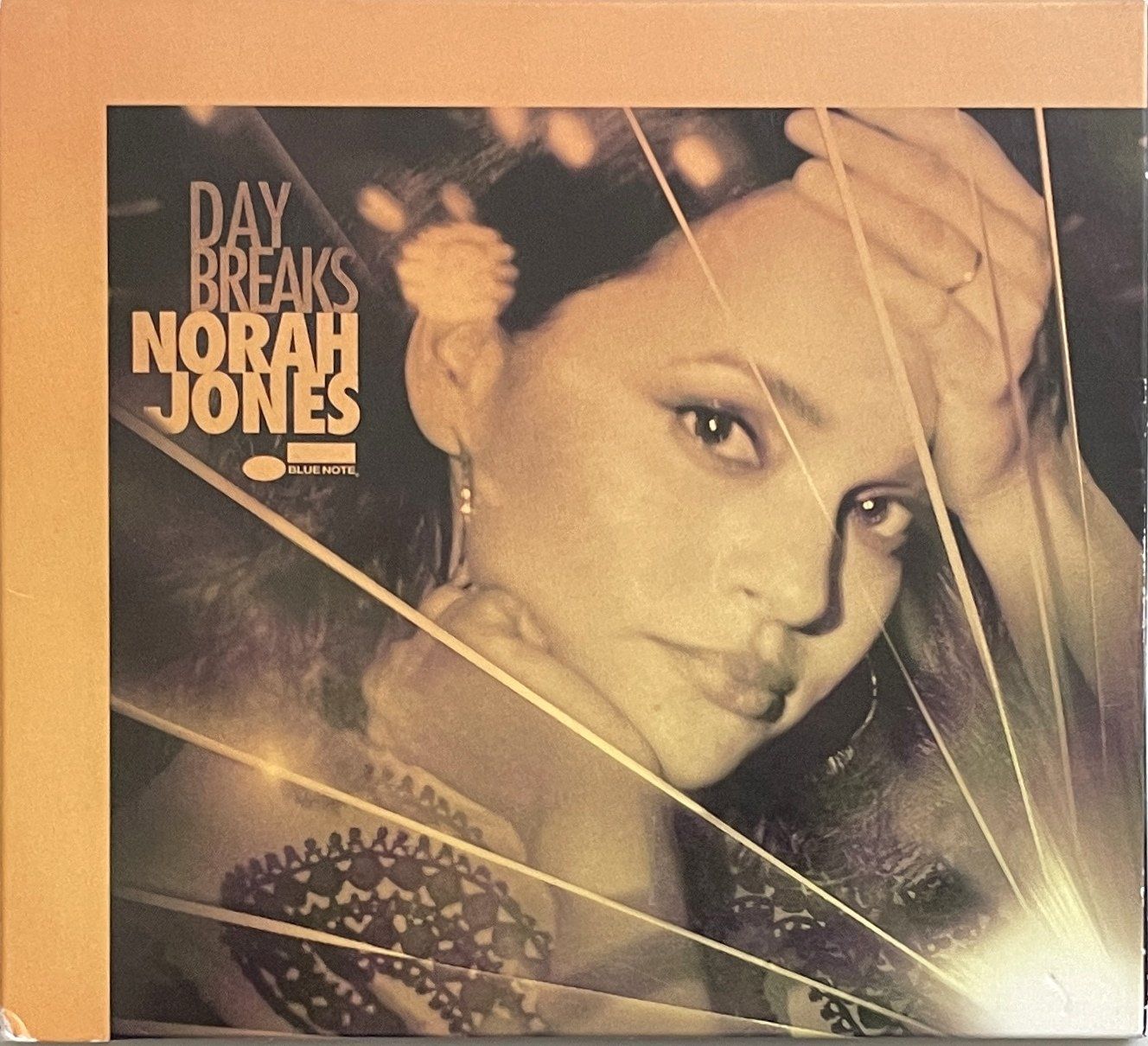 CD: Norah Jones CD Digipack - Day Breaks – Usato da Savagnier venduto da Ne2065