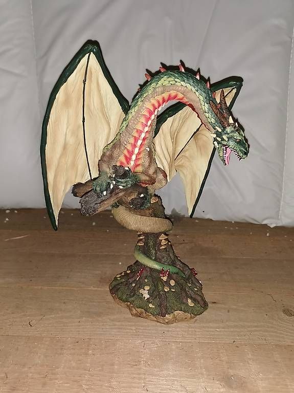 Tutte le decorazioni: Drachen Statue Tudor Mint zu verkaufen – Usato da Mattstetten venduto da daniel.zihler 1