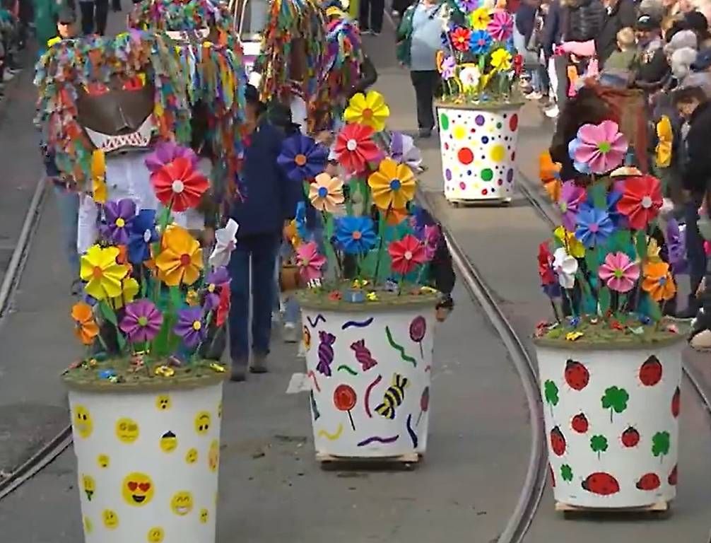 Vasi per fiori: Fasnacht Blumentöpfe – Usato da Bad Ragaz venduto da drumchri 1