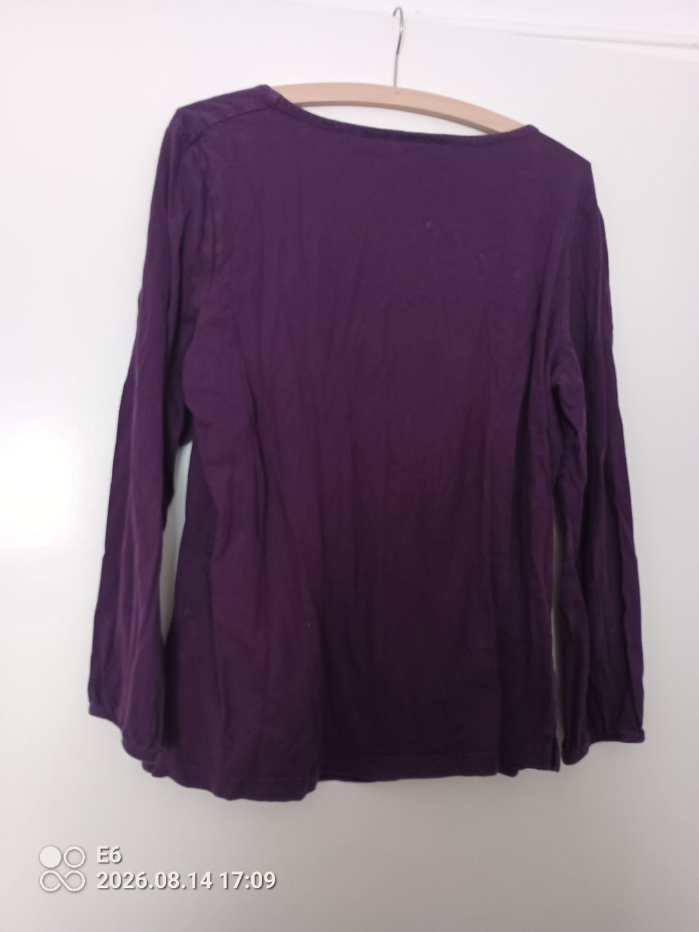 Pullover & Sweatshirts: Violettes Langarmshirt – Gebraucht aus Zürich von Mitzi6 1