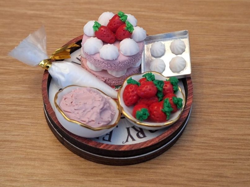 Case e mobili per bambole: Handmade Erdbeerkuchen Back Set – Nuovo (secondo la descrizione) da Zürich venduto da HandmadeTinyFood 2