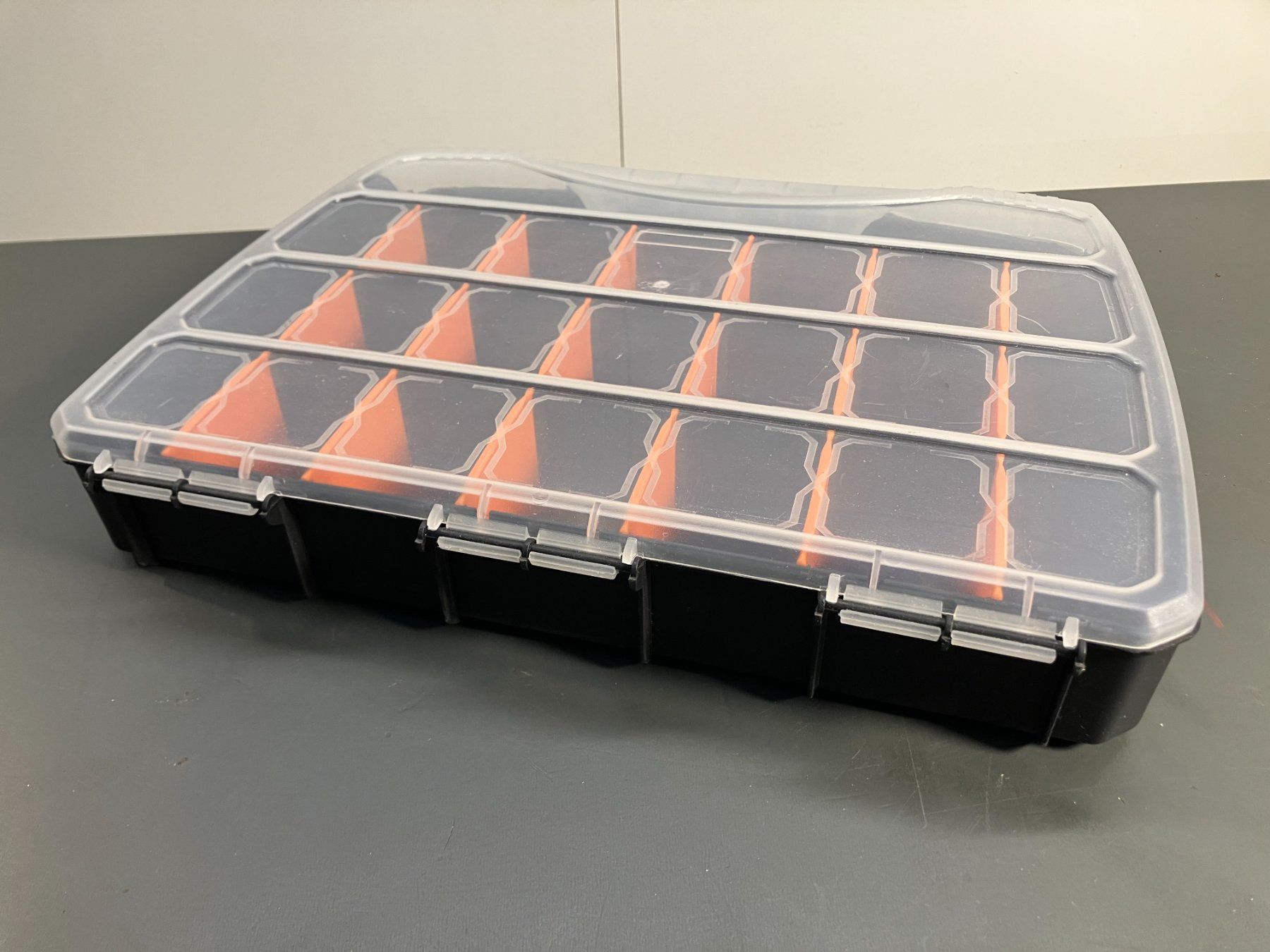 Tous les outils: Profi Sortiment Koffer mit div. Elektr. Material ab 1.- – D'occasion à Lichtensteig par Buy24International 6