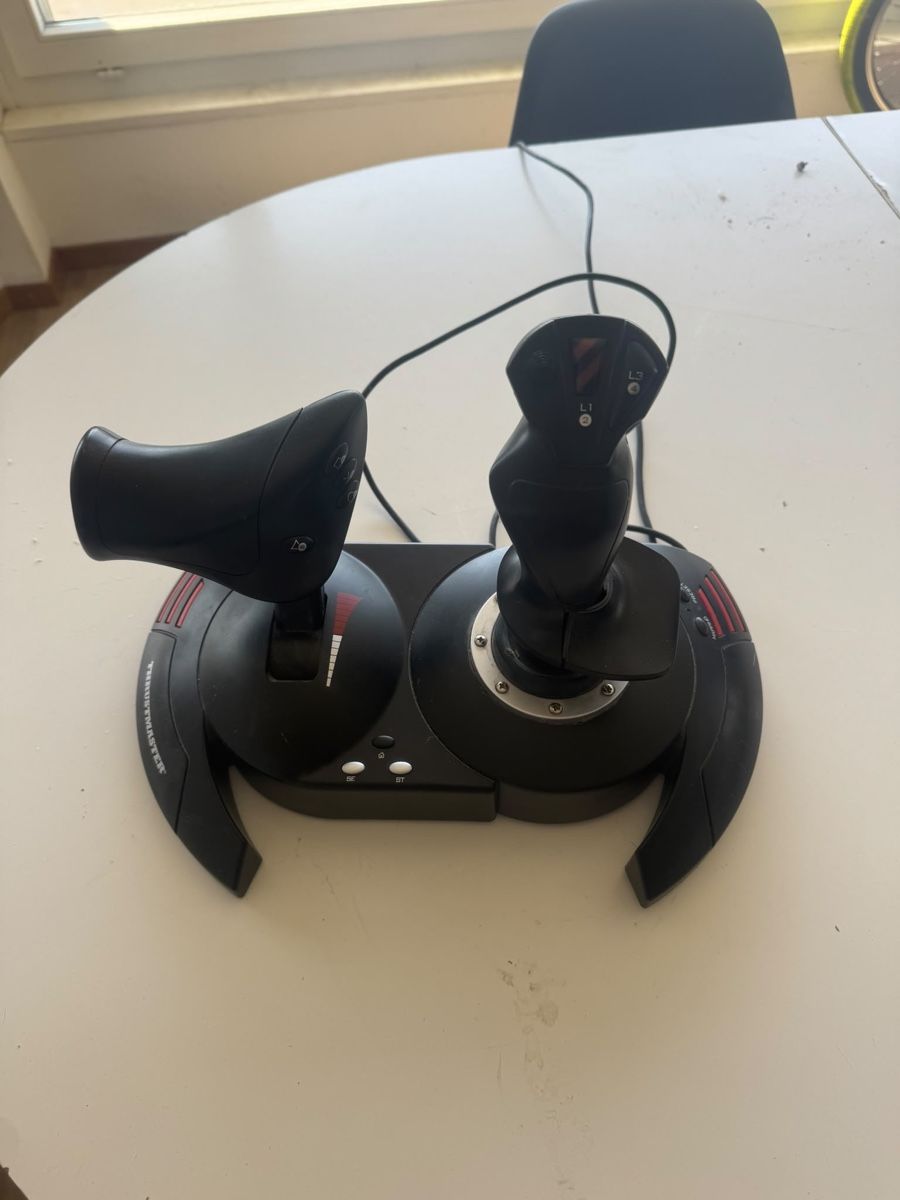 Thrustmaster Controller: Manette de vol – Gebraucht aus Peseux von vig_tkt6