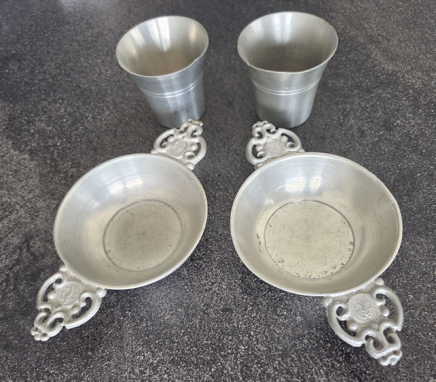 Set di piatti: Zinn Schalen Becher – Usato da Klingnau venduto da Groofty69 2