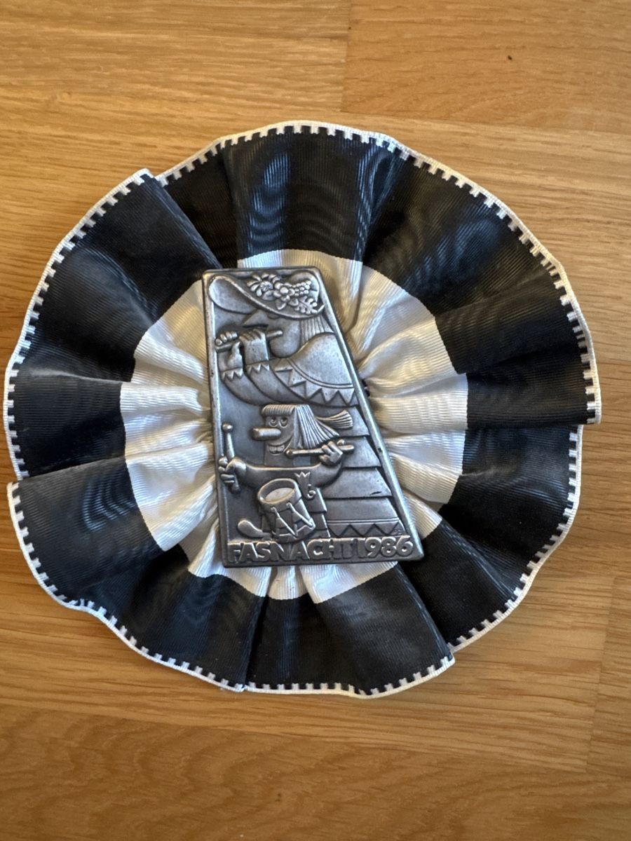 Placchette & Badge: Basler Zugblaggedde 1986 – Usato da Basel venduto da Tizi.L