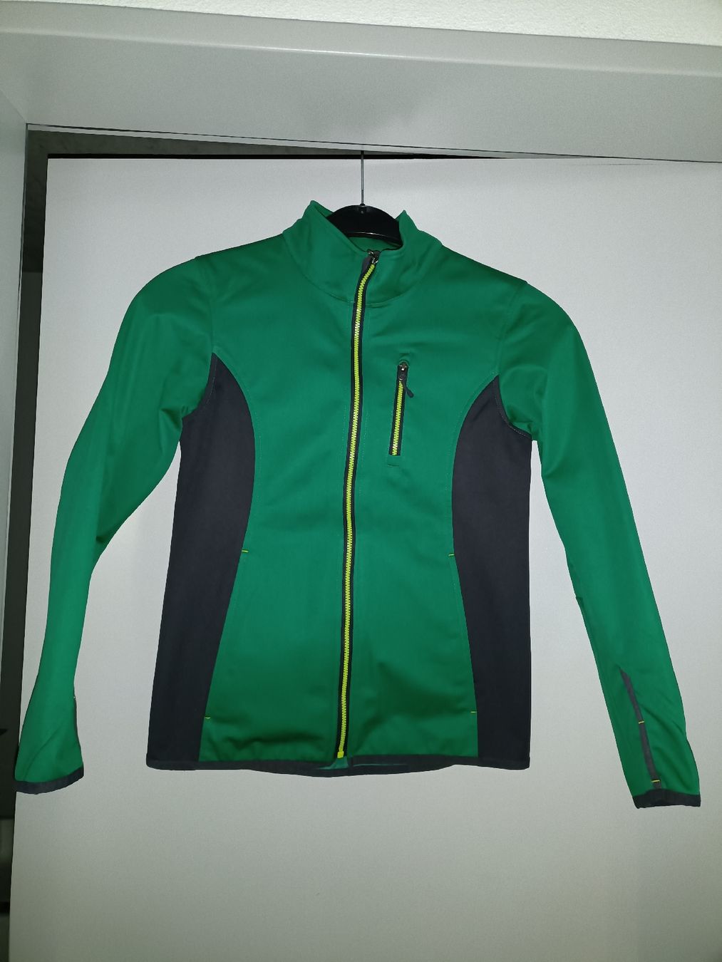 Giacche & Cappotti: Kinder-Softshelljacke, grün-grau, 146/152 – Usato da Winterthur venduto da meci02