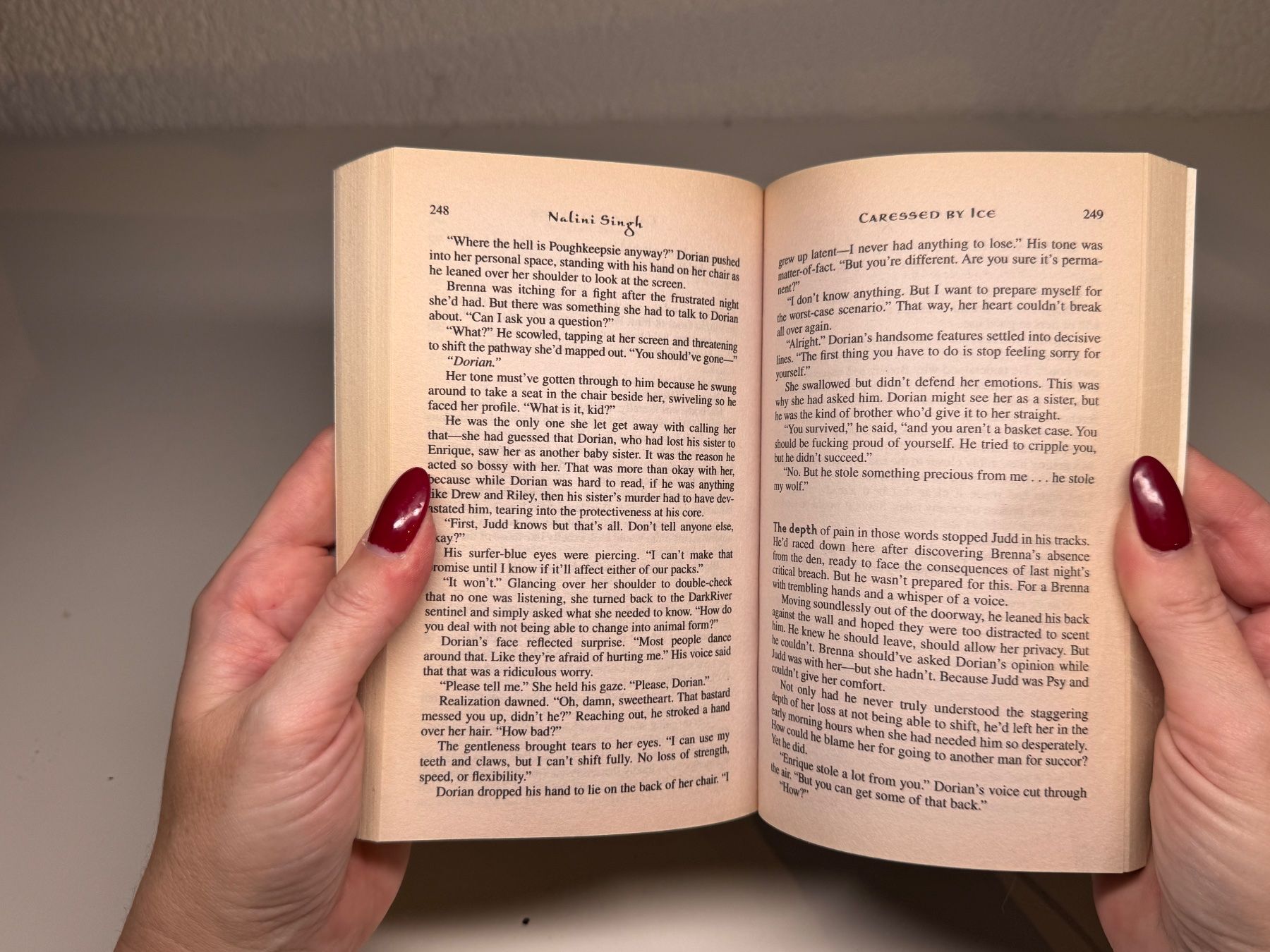 Libri: NOVEL: Nalini Singh, Caressed by Ice – Usato da Grosswangen venduto da English_books 7
