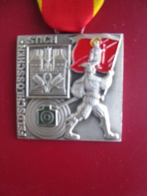 Medaglie: Feldschlösschen Stich 1997 - emailliertes Banner Glarus GL – Nuovo (secondo la descrizione) da Luzern venduto da Horoskop1 1