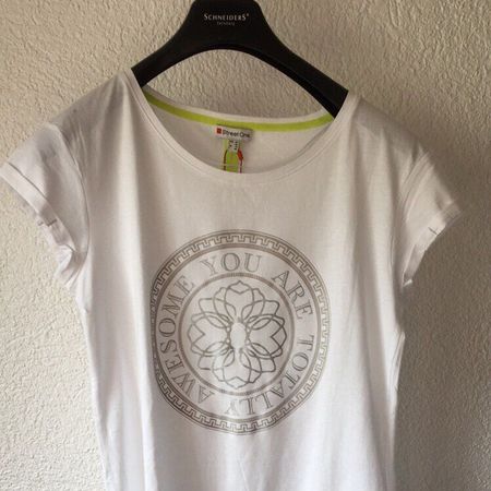 017 Brandneues Street One T-Shirt